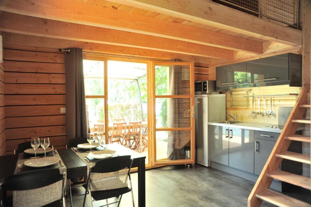Camping Les Portes Du Beaujolais Anse Room photo